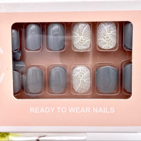 NIB CliqOnU Gray Lace Manicure Set - Picture 6 of 13